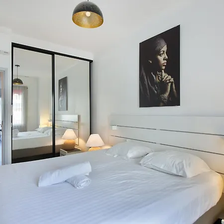Yellow Duboy D'angers 2 Bedrooms