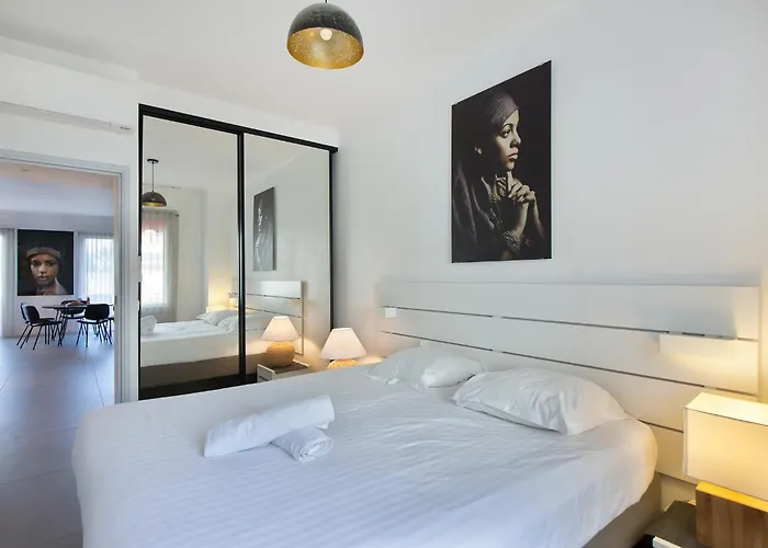 Yellow Duboy D'angers 2 Bedrooms