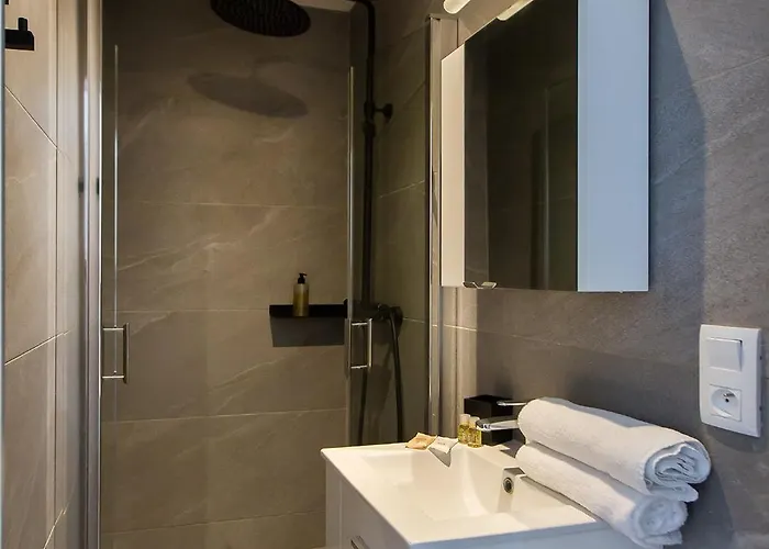 Yellow Duboy D'angers 2 Bedrooms